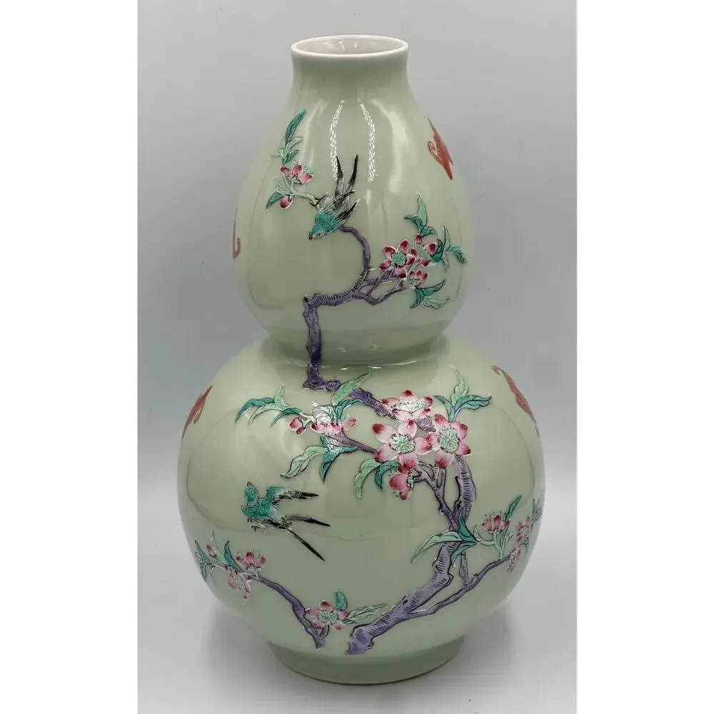 Qing Dynasty Chinese Porcelain Double-Gourd Celadon Vase Qianlong Seal